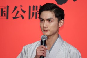 映画『多十郎殉愛記』記者会見に登場した高良健吾