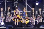 『Hello! Project 20th Anniversary!! Hello! Project ひなフェス 2019』でモーニング娘。’19と「I WISH」を披露する加護亜依（中央左）、辻希美（中央右）