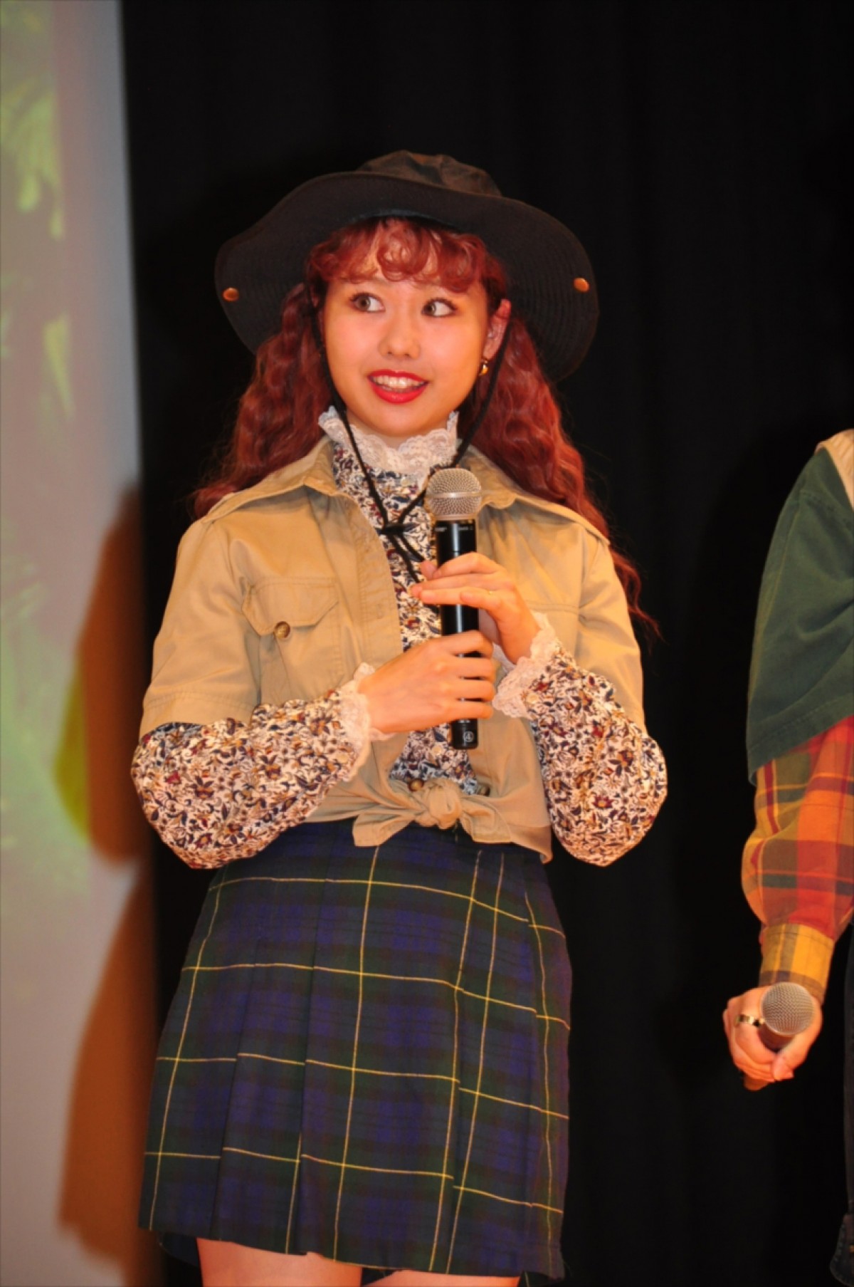 小島よしお、海パン一丁でしんちゃんとのコラボに子どもたちから悲鳴＆拍手！