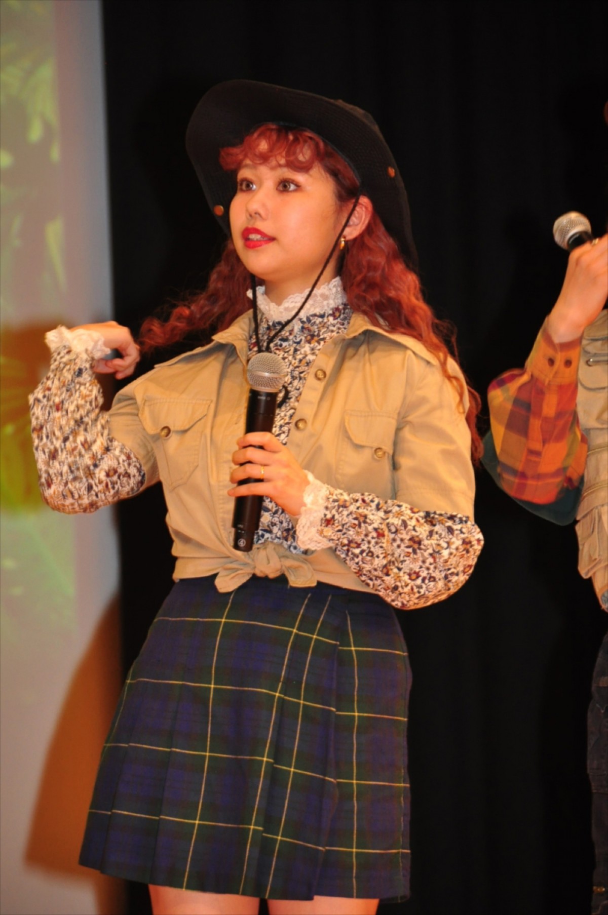 小島よしお、海パン一丁でしんちゃんとのコラボに子どもたちから悲鳴＆拍手！