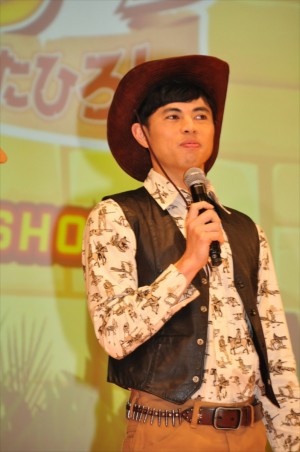 小島よしお、『映画クレヨンしんちゃん  新婚旅行ハリケーン ～失われたひろし～』完成披露試写会に登場