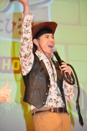 小島よしお、『映画クレヨンしんちゃん  新婚旅行ハリケーン ～失われたひろし～』完成披露試写会に登場