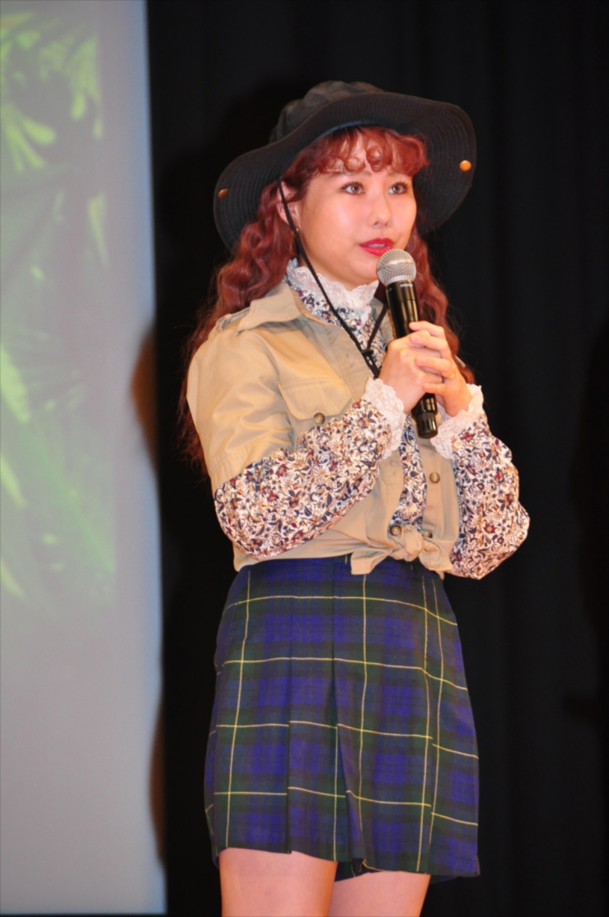 小島よしお、海パン一丁でしんちゃんとのコラボに子どもたちから悲鳴＆拍手！