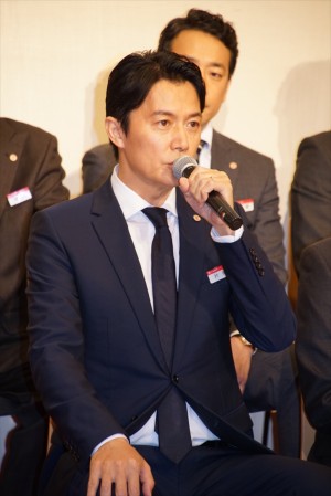 福山雅治、日曜劇場『集団左遷!!』制作発表会に登場