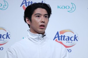 花王「アタックZERO 新CM発表会」に登場した賀来賢人