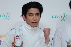花王「アタックZERO 新CM発表会」に登場した賀来賢人