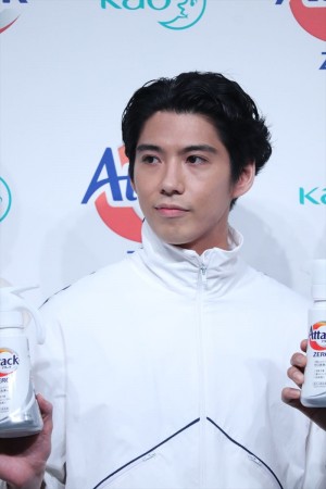 花王「アタックZERO 新CM発表会」に登場した賀来賢人