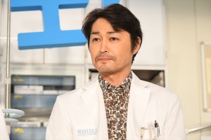 新水曜ドラマ『白衣の戦士！』囲み取材会に登場した安田顕