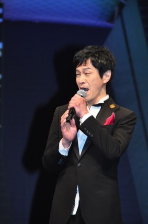 劇場版『名探偵コナン 紺青の拳（こんじょうのフィスト）』完成披露試写会に登壇した小山力也