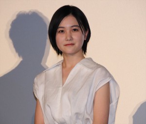 『僕に、会いたかった』完成披露上映会舞台挨拶に登場した山口まゆ