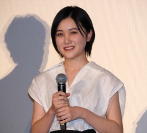 『僕に、会いたかった』完成披露上映会舞台挨拶に登場した山口まゆ