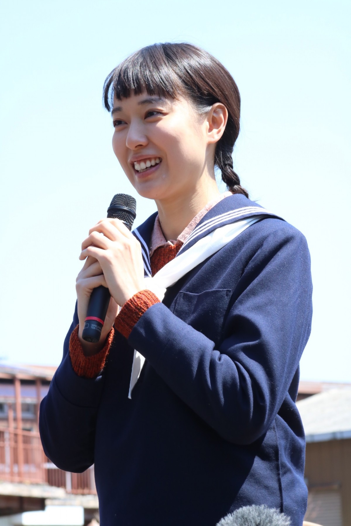 “セーラー服”姿の戸田恵梨香、大島優子と朝ドラオフショット披露