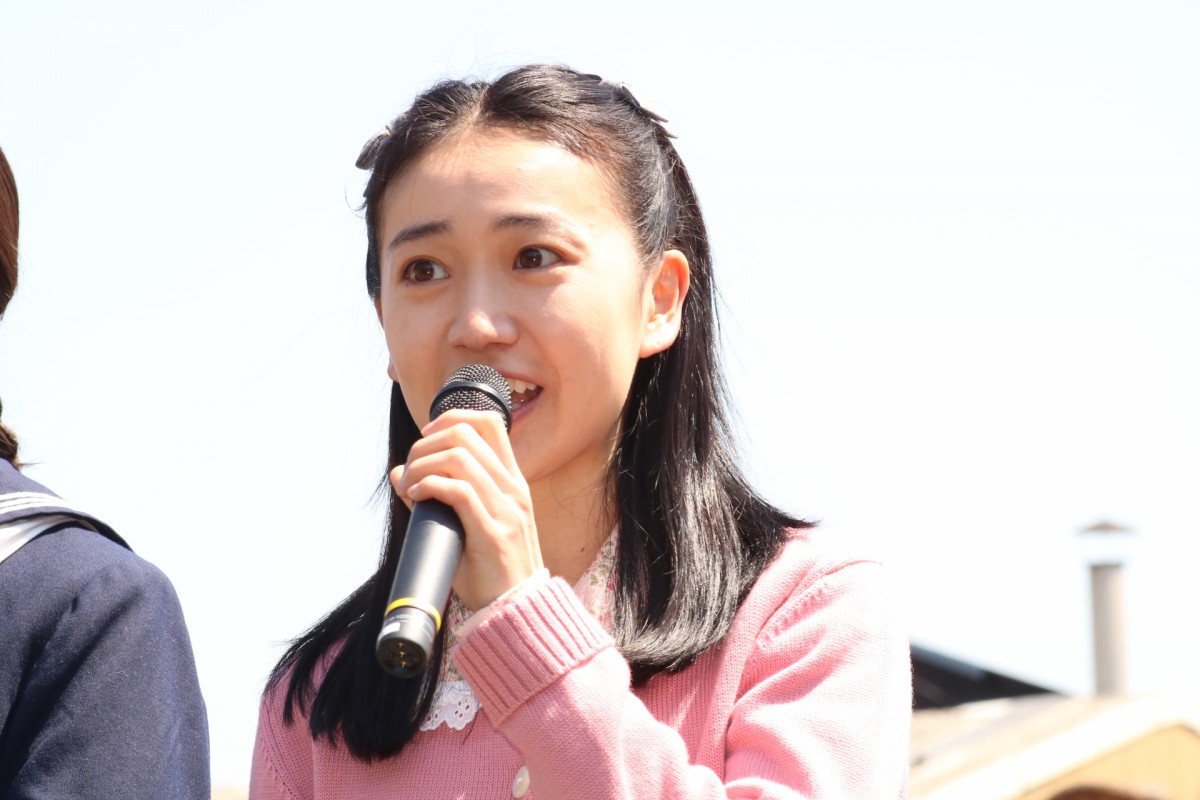 “セーラー服”姿の戸田恵梨香、大島優子と朝ドラオフショット披露
