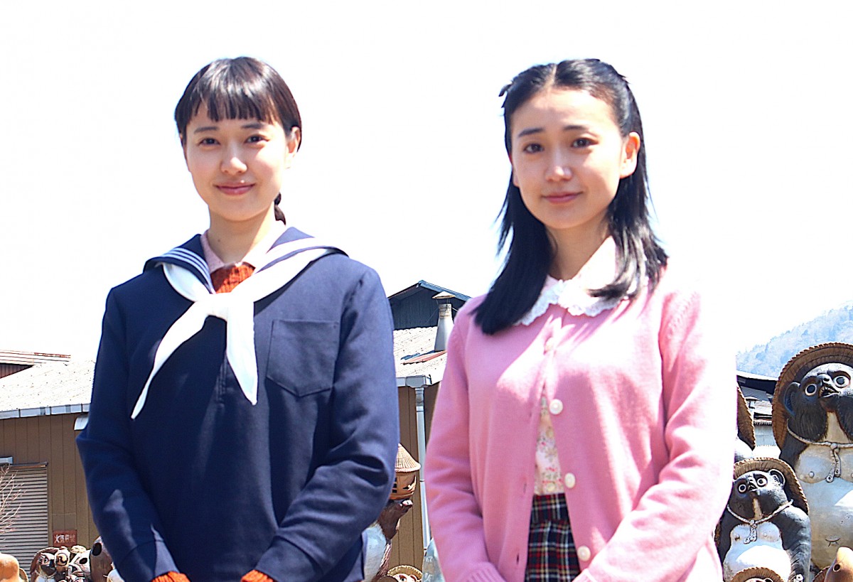 “セーラー服”姿の戸田恵梨香、大島優子と朝ドラオフショット披露