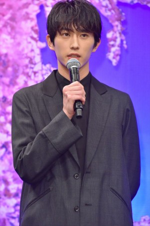 『居眠り磐音』プレミアイベントに登場した杉野遥亮