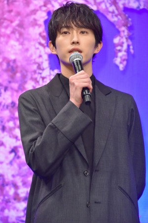 『居眠り磐音』プレミアイベントに登場した杉野遥亮