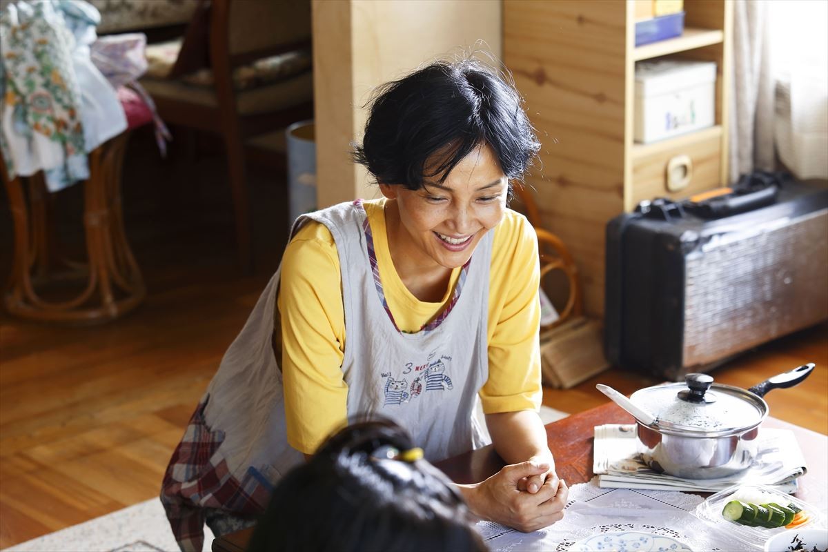 夏帆、ふてくされ＆強烈ぼやき 『ブルーアワーにぶっ飛ばす』ビジュアル解禁