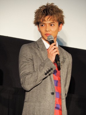 『4月の君、スピカ。』初日舞台挨拶に登場した佐藤大樹