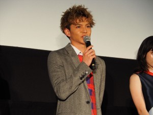 『4月の君、スピカ。』初日舞台挨拶に登場した佐藤大樹