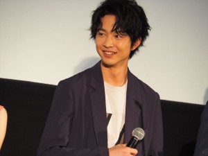 『4月の君、スピカ。』初日舞台挨拶に登場した鈴木仁