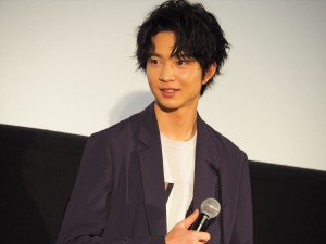 『4月の君、スピカ。』初日舞台挨拶に登場した鈴木仁