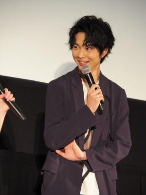 『4月の君、スピカ。』初日舞台挨拶に登場した鈴木仁