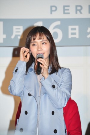 『パーフェクトワールド』制作発表会見に登場した中村ゆり