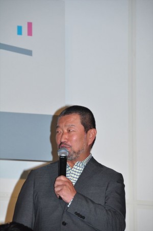 『パーフェクトワールド』制作発表会見に登場した木村祐一