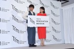 （左から）「TOKYOリノベーション ミュージアム」グランドオープン記者発表会に登場したムロツヨシ、石田ゆり子