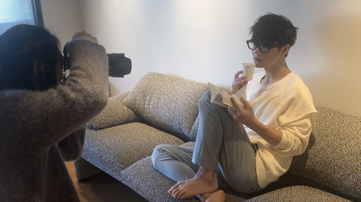 窪田正孝のメガネ姿にキュン！ 5月カレンダー至近距離＆彼氏感ショット公開