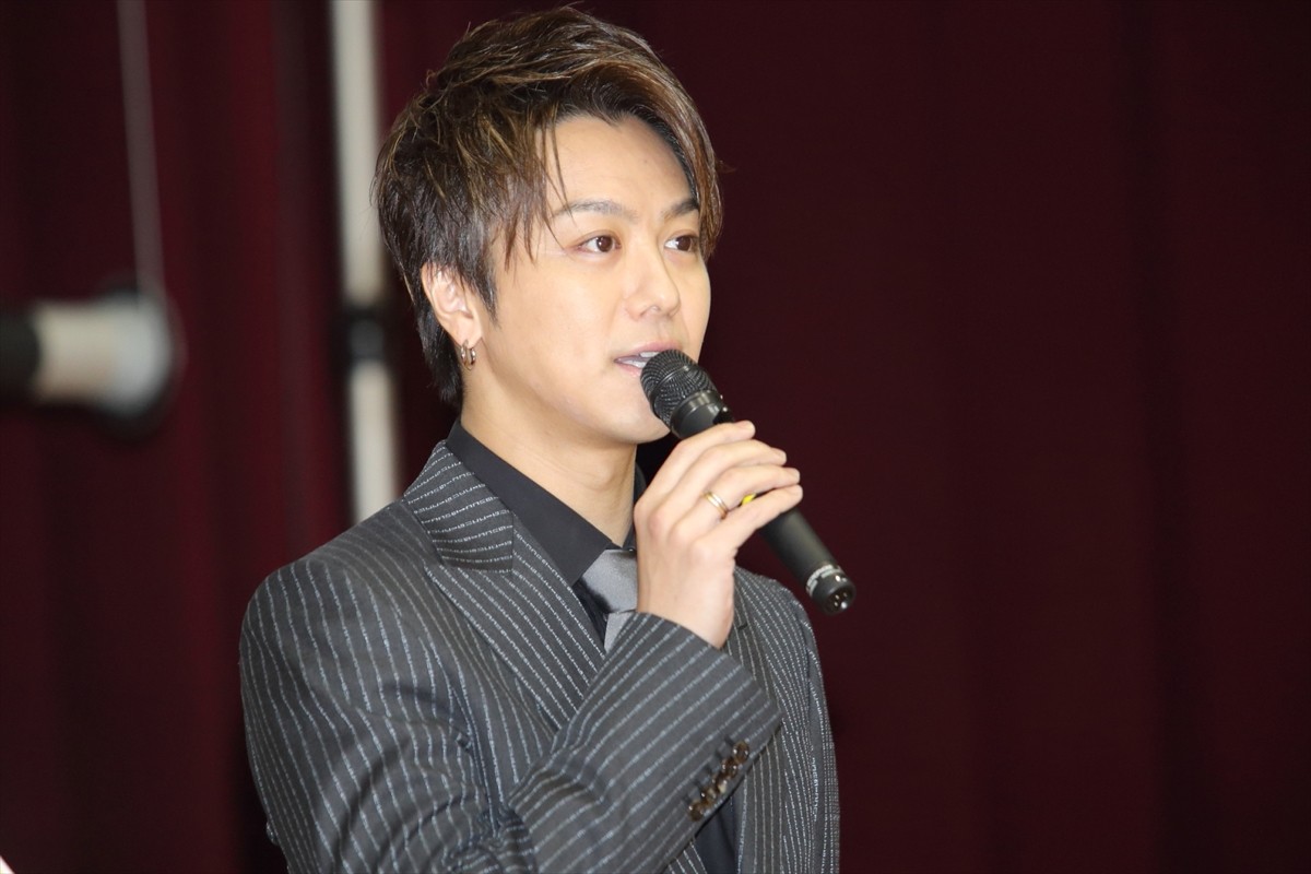 TAKAHIRO、ロケ地の高校にサプライズ登場！ 男子生徒からも「かっこいい！」