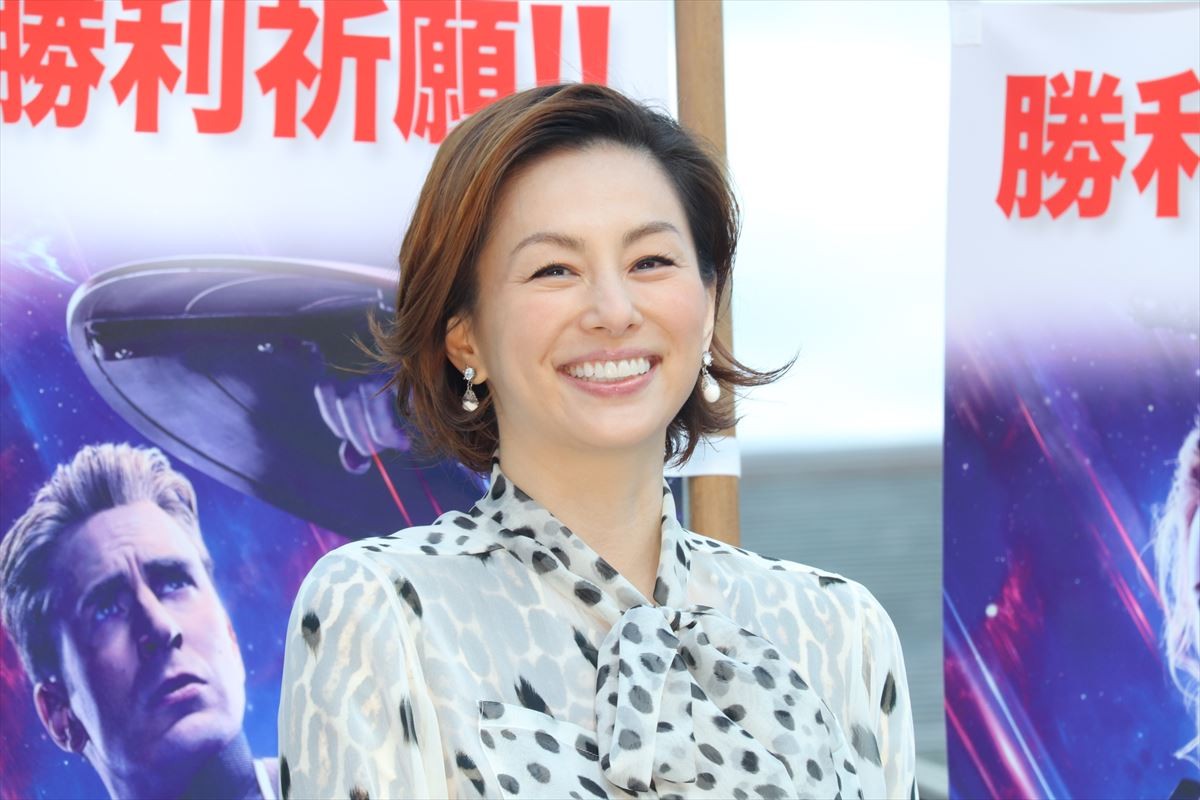 米倉涼子、アベンジャーズ勝利を祈願！ シリーズ完結に「信じられない」