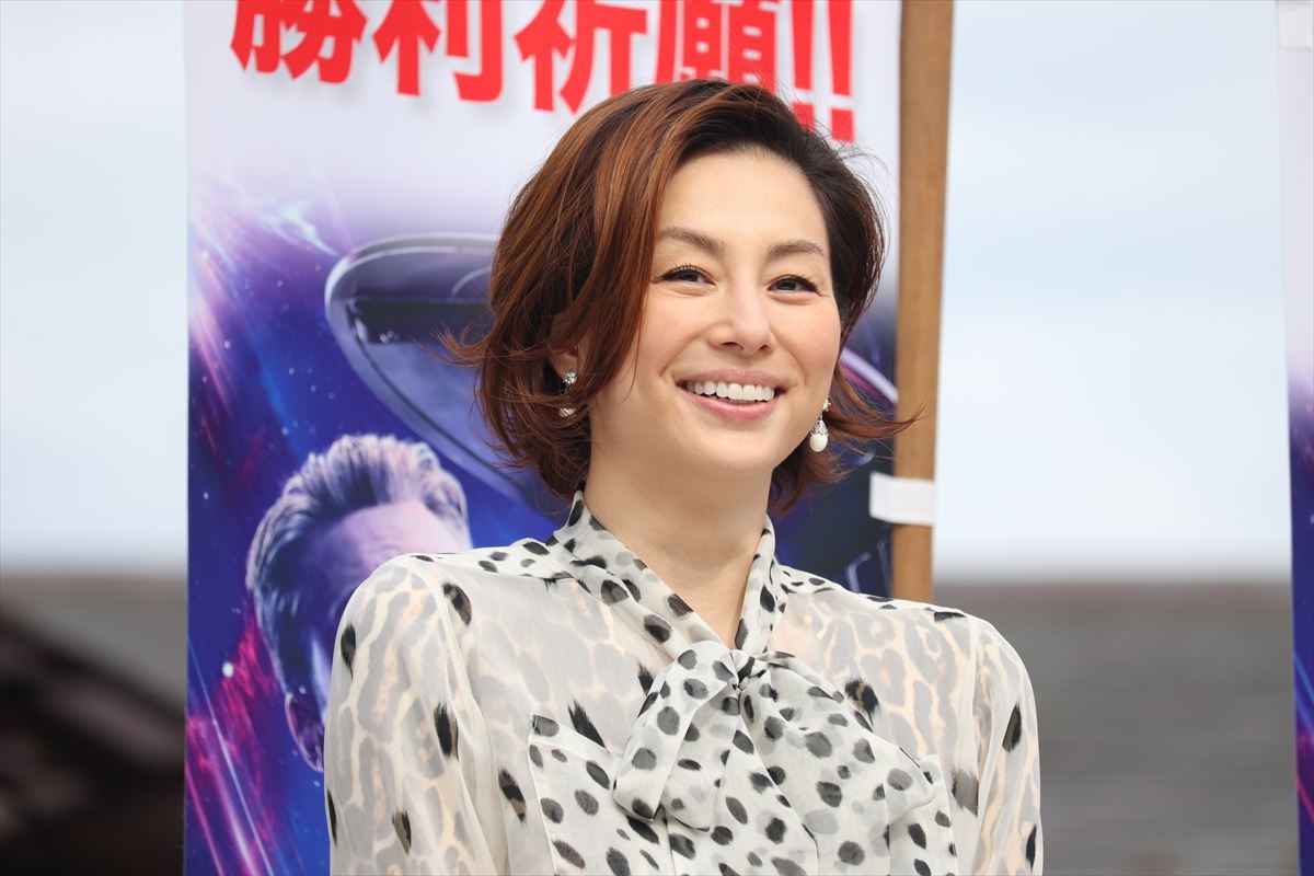 米倉涼子、アベンジャーズ勝利を祈願！ シリーズ完結に「信じられない」