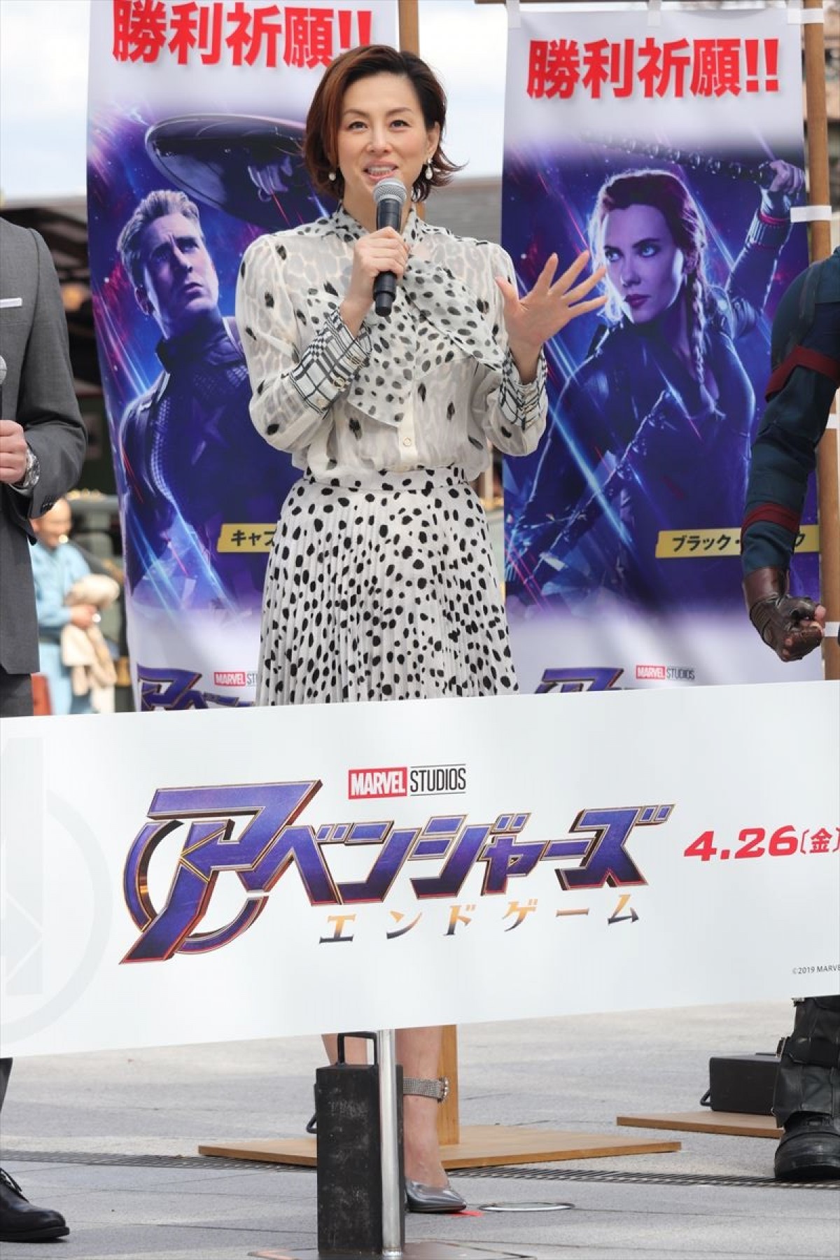 米倉涼子、アベンジャーズ勝利を祈願！ シリーズ完結に「信じられない」