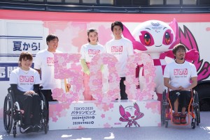 「500日前 東京2020 パラリンピックパークin豊洲」に出席した仲里依紗、中尾明慶
