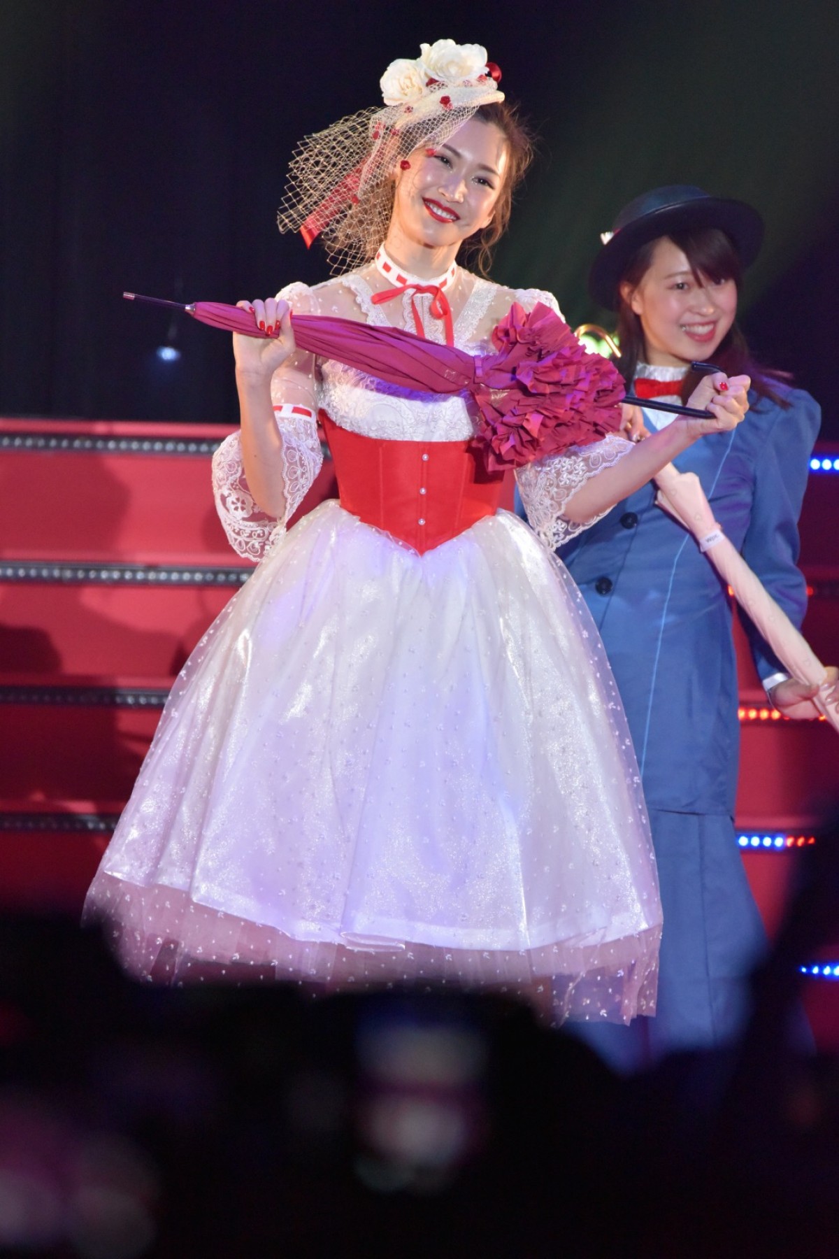 紗栄子、空中ブランコで登場！ 純白ドレスでダンスパフォーマンス