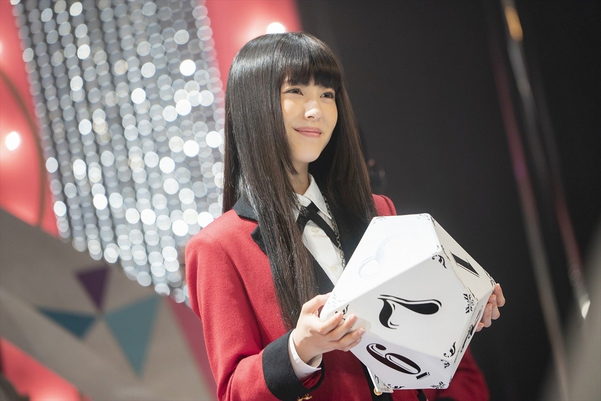 浜辺美波＆乃木坂46・松村沙友理のデュエットに「神ライブ」の声 『賭ケグルイ』第3話