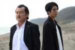 『死命～刑事のタイムリミット～』に出演する（左から）吉田鋼太郎、賀来賢人