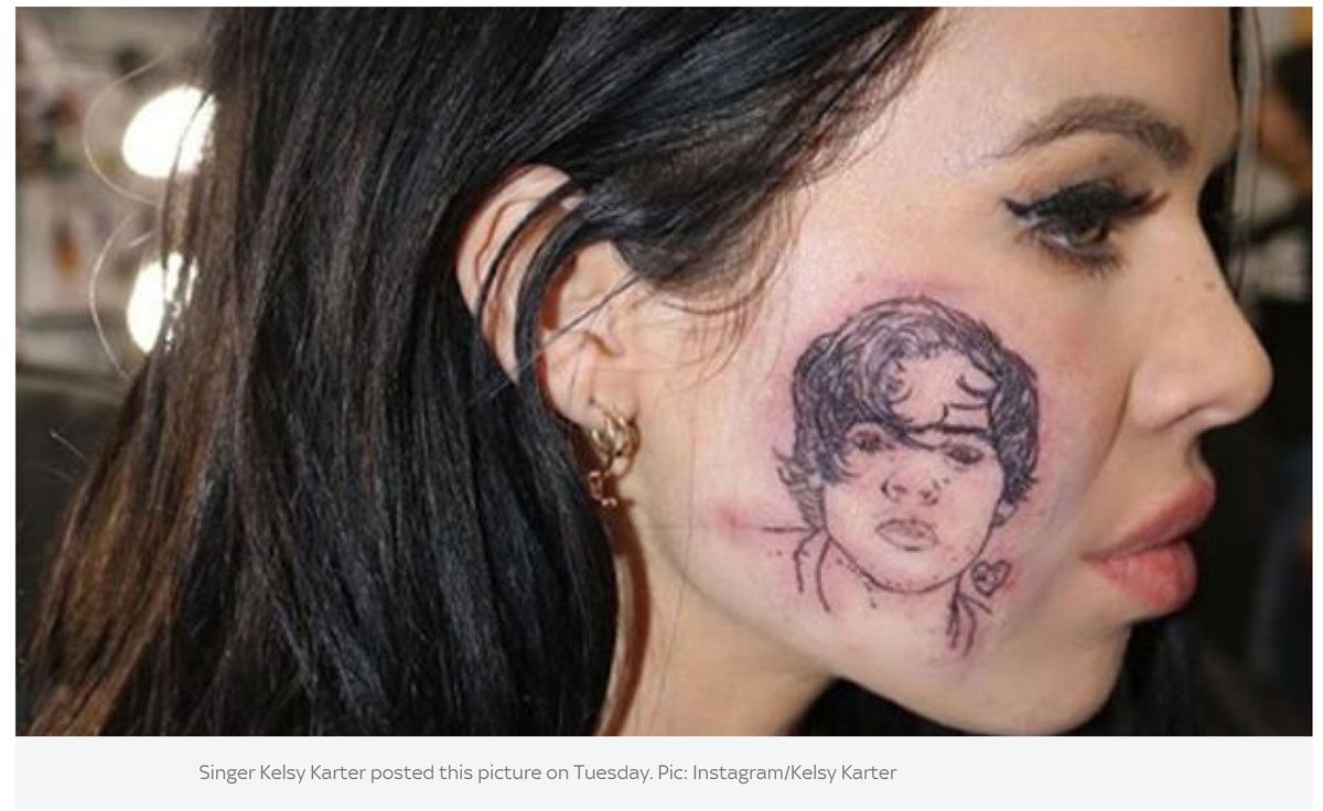 ワン・ダイレクション、ハリーの似顔絵タトゥーを顔に入れた女性「実はウソ」