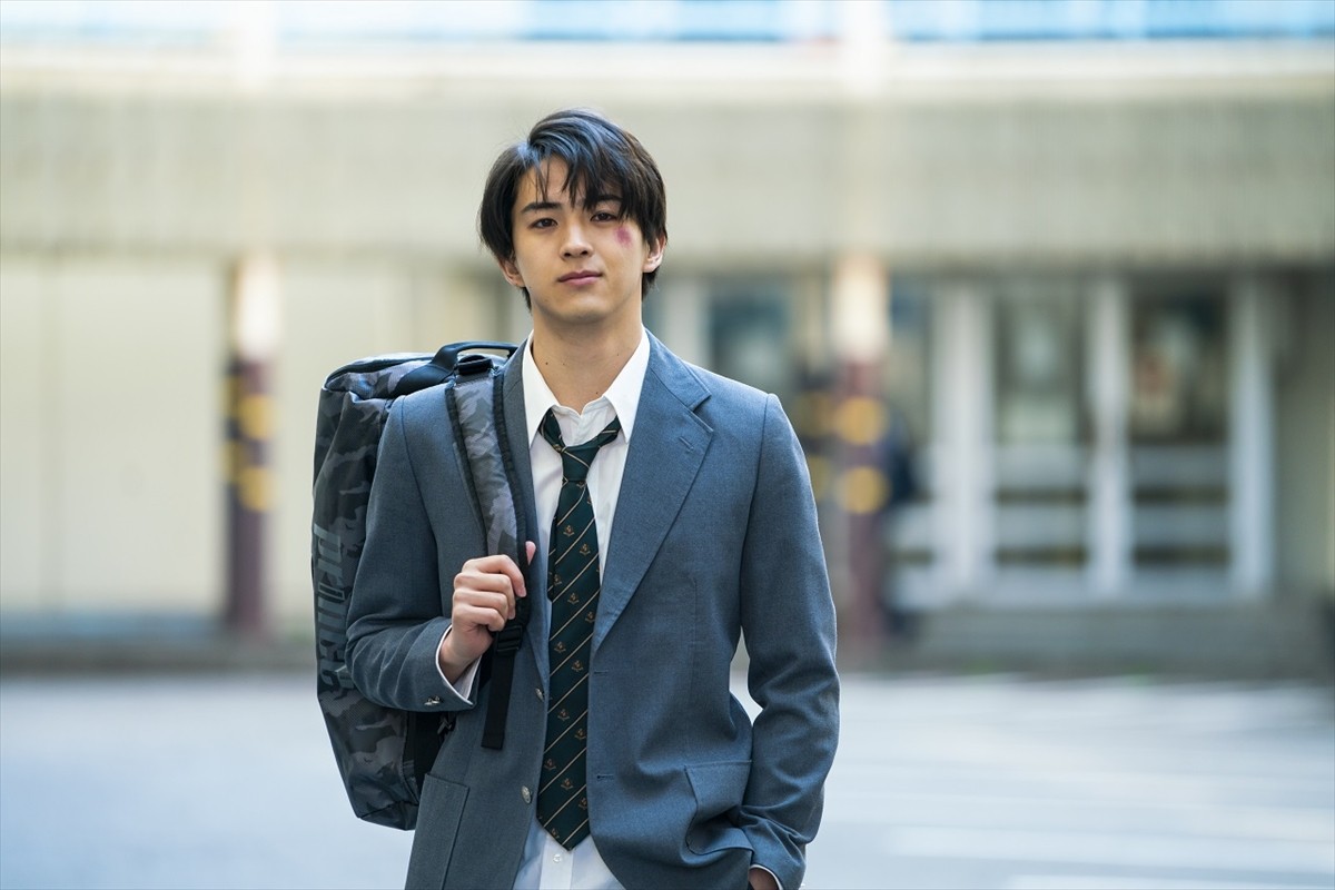乃木坂46・山下美月が“馬乗り” 大胆シーンにネット驚き 『電影少女』第2話