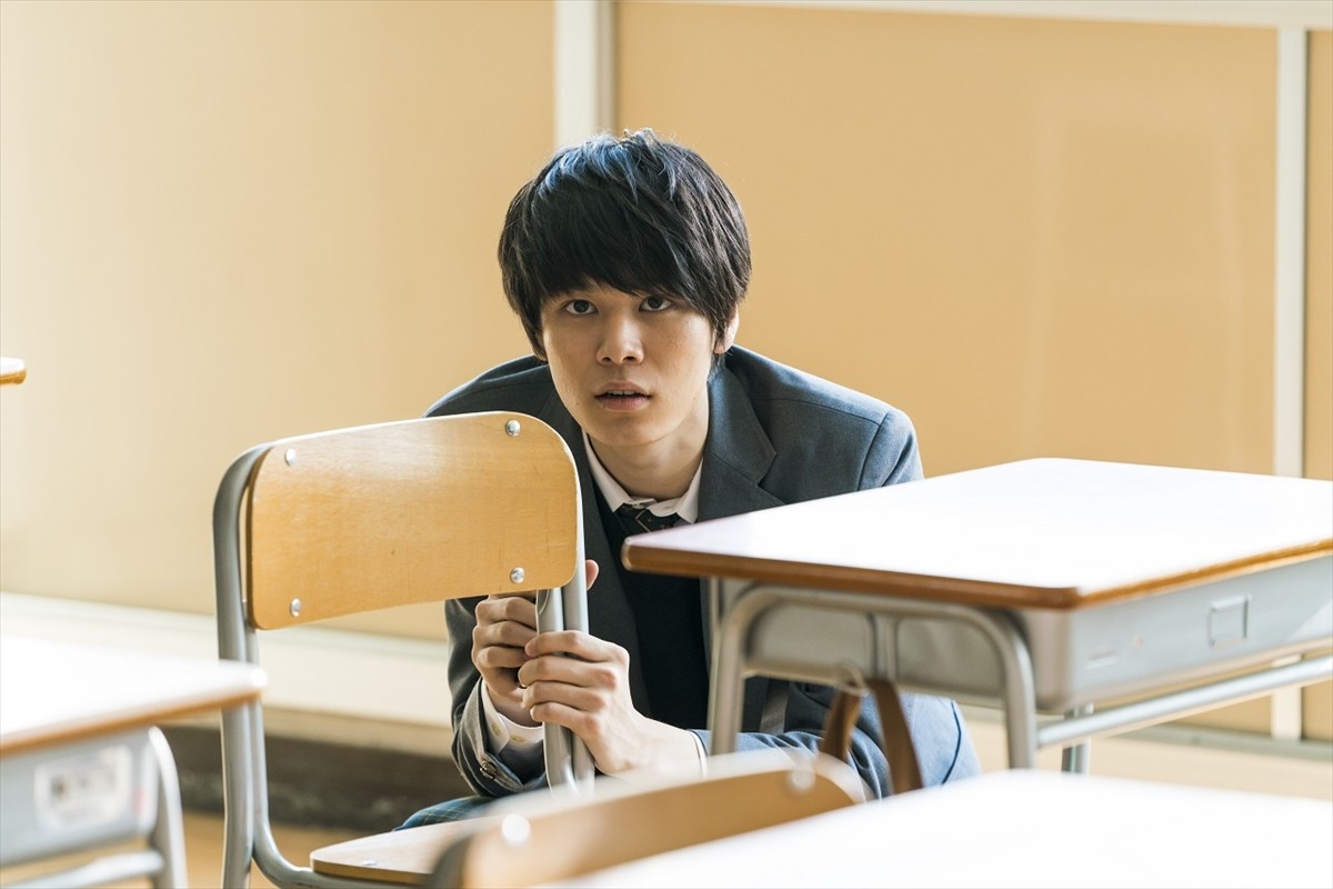 乃木坂46・山下美月が“馬乗り” 大胆シーンにネット驚き 『電影少女』第2話