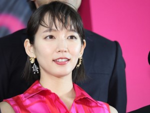 『パラレルワールド・ラブストーリー』完成披露 レッドカーペット＆舞台挨拶に登場した吉岡里帆