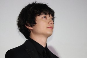 『パラレルワールド・ラブストーリー』完成披露 レッドカーペット＆舞台挨拶に登場した染谷将太