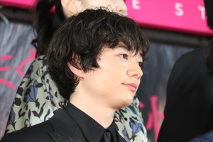 『パラレルワールド・ラブストーリー』完成披露 レッドカーペット＆舞台挨拶に登場した染谷将太