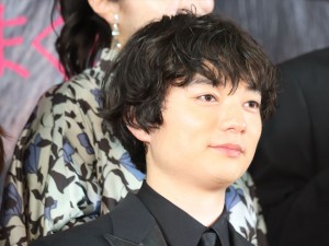 『パラレルワールド・ラブストーリー』完成披露 レッドカーペット＆舞台挨拶に登場した染谷将太