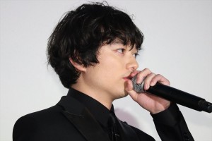 『パラレルワールド・ラブストーリー』完成披露 レッドカーペット＆舞台挨拶に登場した染谷将太