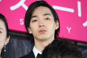 『パラレルワールド・ラブストーリー』完成披露 レッドカーペット＆舞台挨拶に登場した清水尋也