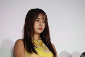 『パラレルワールド・ラブストーリー』完成披露 レッドカーペット＆舞台挨拶に登場した石田ニコル