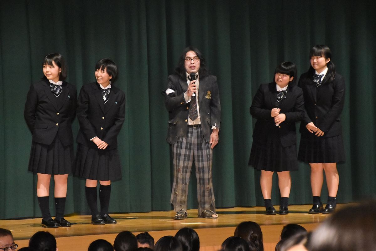 平野紫耀サプライズ登場に女子中高生大騒ぎ！ その人気にロッチ中岡も驚がく