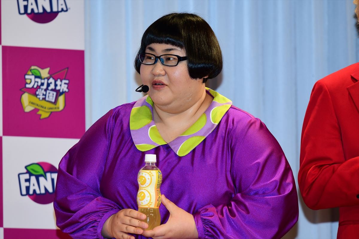 乃木坂46・秋元真夏、CMで挑戦した“変顔”に「恥ずかしい」と照れ笑い